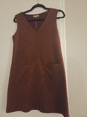 Sleeveless V-Neck Pocket Shift Dress in Rust Brown